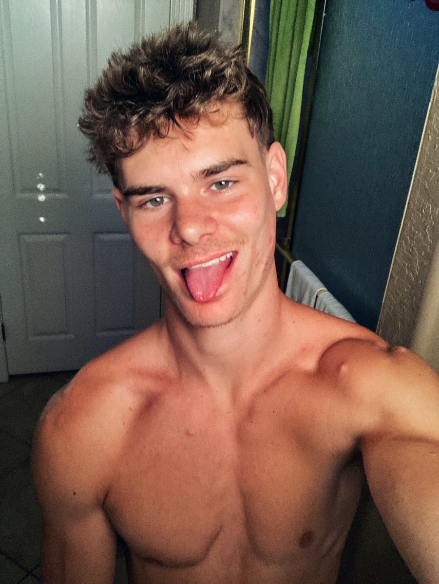 zachonof's tweet photo. Hey twitter, it’s been a while… 😉😛 https://t.co/WmqTtfFrgT