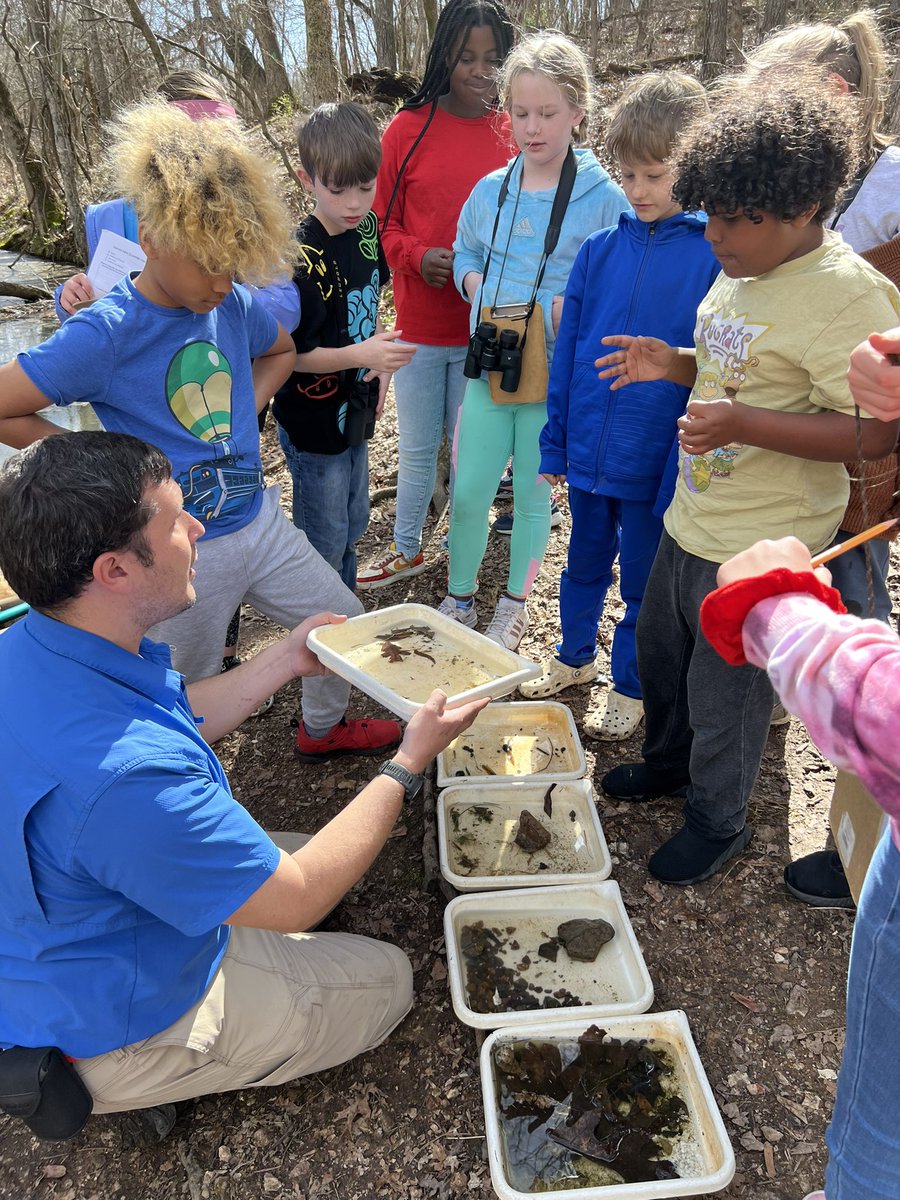 curriculumblog's tweet photo. Owl Creek students enjoyed exploring the outdoors at Lake Fayetteville with Sim Barrow, Environmental Science Coordinator. #oneFPS #NaturalState #OutdoorEducation https://t.co/aR5cgZzOHQ