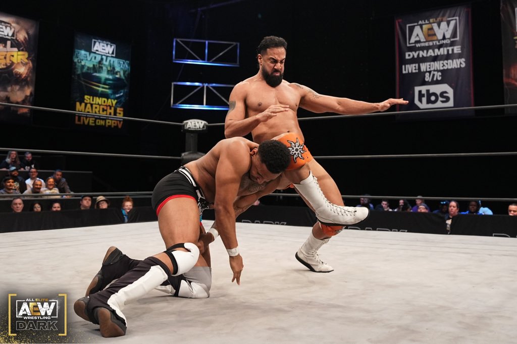 AEW's tweet photo. It’s @RoyalArjunSingh vs @shoottaylor on #AEWDark!

Tune in NOW:
▶️ https://t.co/LyVffZ9htn https://t.co/Hr9seFVlpE
