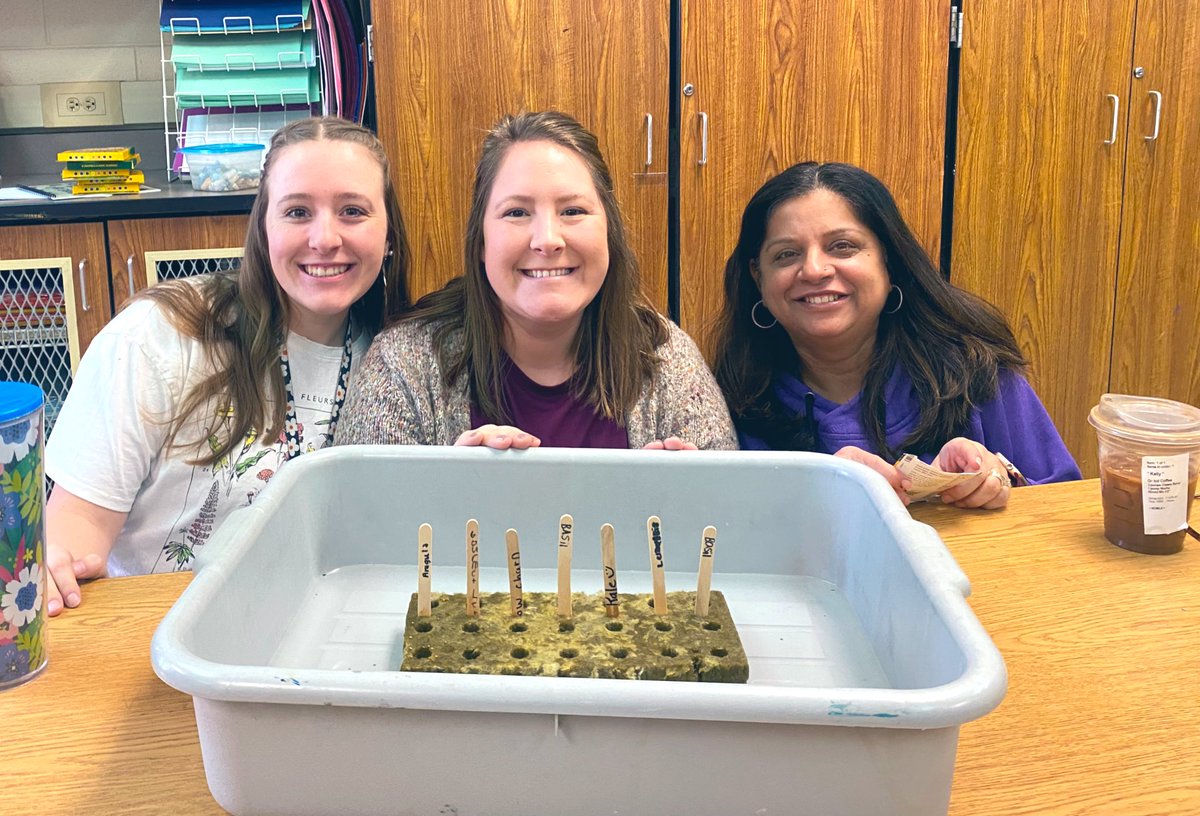 D54ArmstrongArt's tweet photo. Garden Club is off to a great start! Today we planted seeds in our rock wool pods for our @TowerGarden as well as tomato’s and marigolds for our dirt garden! We’re so excited too see them grow! #D54Armstrong https://t.co/e1pi9VUYXk