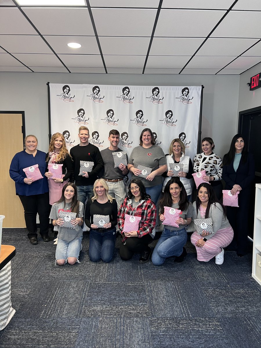 ProjectMarilyn1's tweet photo. @CREWLasVegas came in and packed 600 period kits today! We ❤️ this crew. #endperiodpoverty #period #volunteer #crew #crewlv @jenpbradley https://t.co/wwTPWf3qub