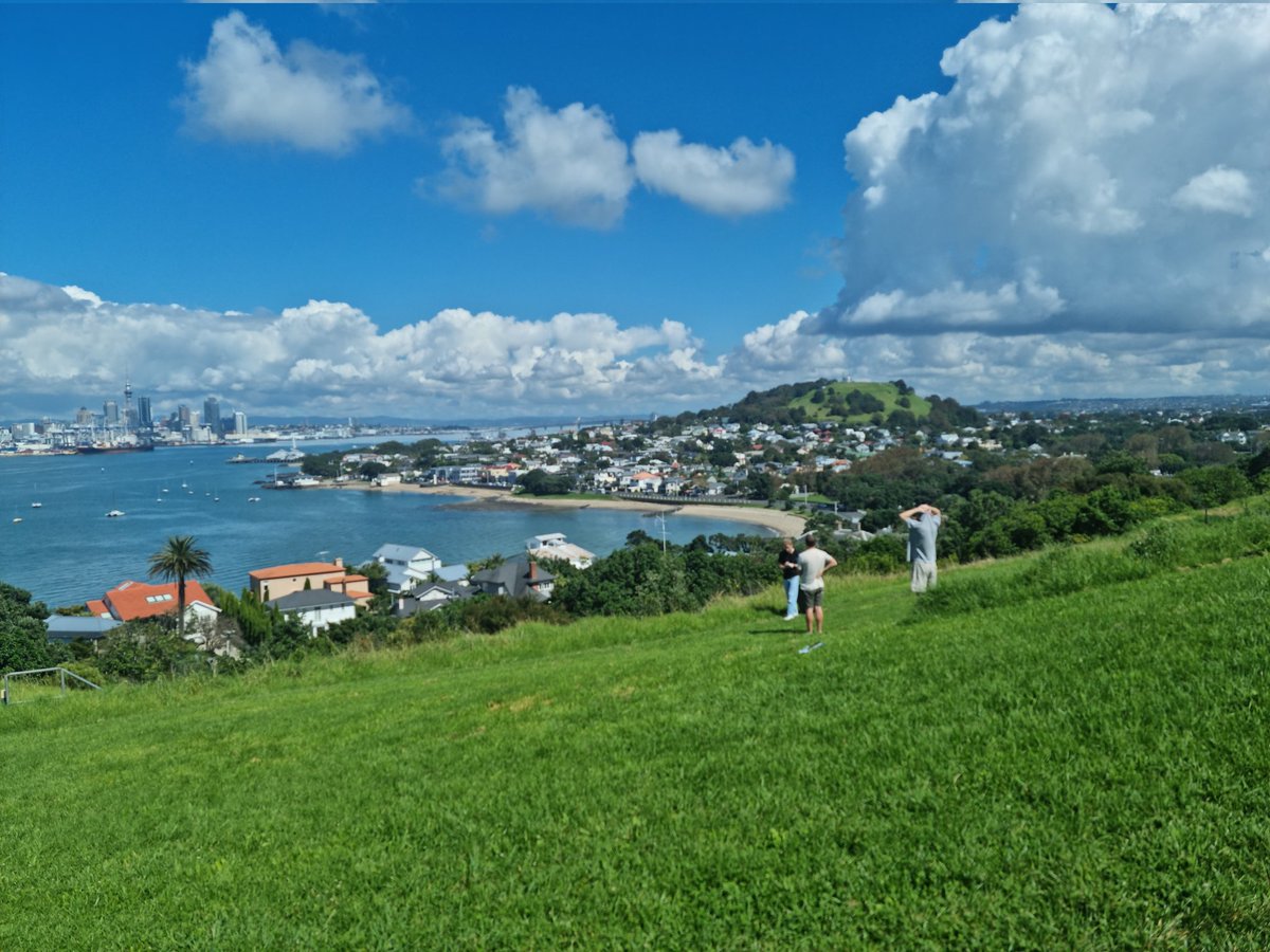 NZAllison's tweet photo. Beautiful views from North Head today. I was showing my German friends around the city.
#NorthHead https://t.co/YkUW1dcKus