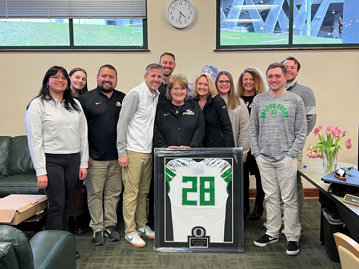 A HUGE thank you and congratulations to Karen Lord, who is retiring today after 28 years of fantastic service to the Duck Athletic Fund! 

#OnceADuckAlwaysADuck💚💛