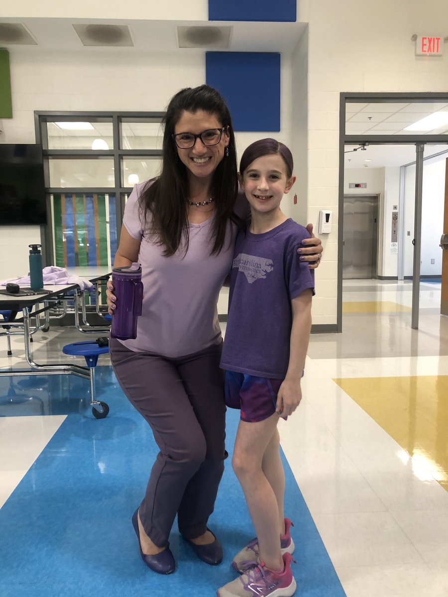 melissamgough's tweet photo. I was bummed to miss our 1st literacy spirit day of the week with pj’s yesterday @BartonPondES but getting to twin with my sweet purple pal today for color day more than made up for it!!!! 💜💜#ReadAcrossAmericaWeek #bullfrogsread https://t.co/SLd3t1slCp