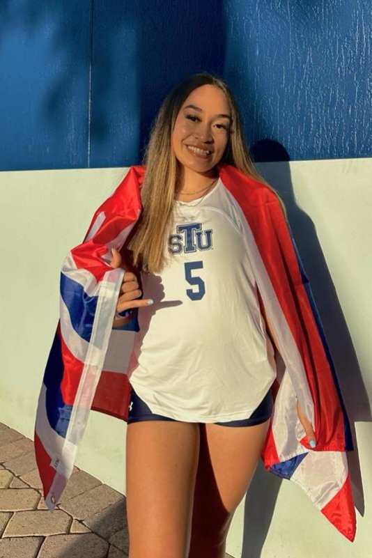 CoachTwai's tweet photo. And so it begins.... another beach season for my girl. Good luck &amp; may you shine, inspire, and enjoy this amazing gift &amp; life of student athlete.... Eo'Mai Mahina https://t.co/8DRKLq7Mb6