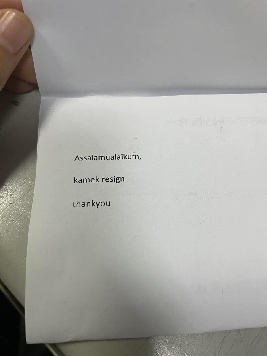 aemeruls_'s tweet photo. ni betul marah kalau surat resign macamni 😭 https://t.co/093t6KnixU