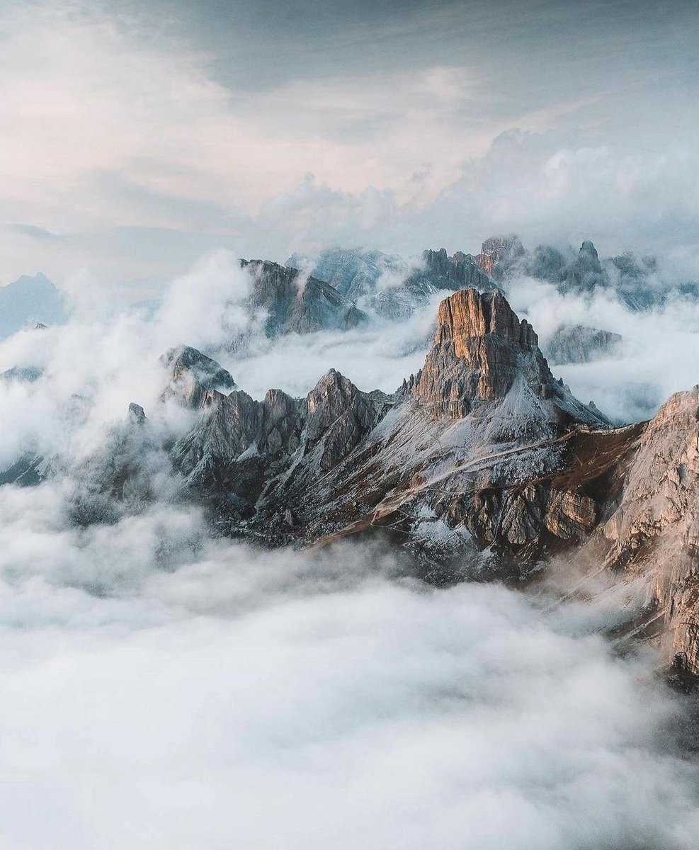 Traveluniverse's tweet photo. Dolomites | Italy 🇮🇹 https://t.co/08Ov7A6XEN