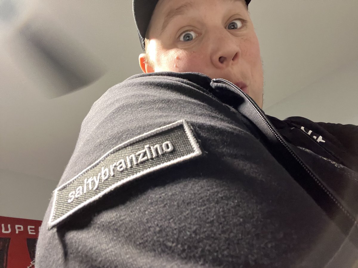 SaltyBranzino's tweet photo. Thank you ⁦⁦⁦@PUBG_US⁩ for the #PUBGPartner hoodie! Going live in a few!
https://t.co/uLHoXyT9bb https://t.co/hyHmagDxBz