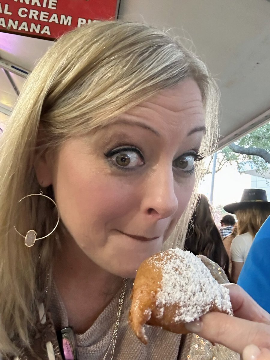pinkpatterson's tweet photo. Itβs @RODEOHOUSTON time with the fam bam! #FriedOreos https://t.co/rMG7tNk4iQ