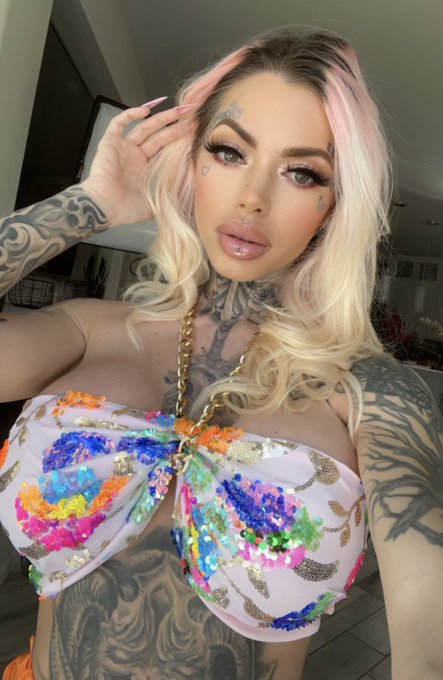 Watch Chantal Danielle's leaked NSFW photo on TwXstars