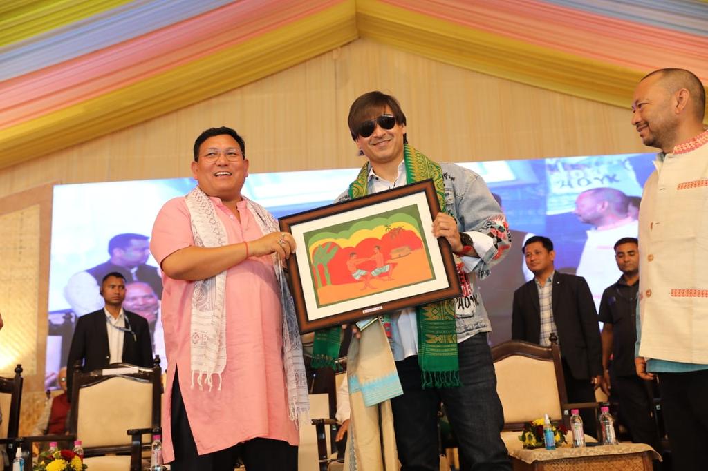 PradipRamchia19's tweet image. Very great valuble speeched by Bollywood Actor #VivekOberoi on knowledge building how is make sure in your perspective.

His said "you have knowledge impresse you deepness concern,  create on some space throughout the prosperity."
#BIKF #bodolendUniversity