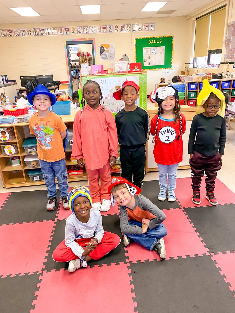 We loved celebrating Read Across America Week with students and staff wearing their favorite hats and dressing in their Dr. Seuss wear! 

#NNPSProud #prekrocks