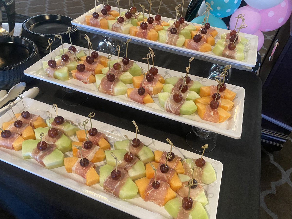 ChefChrisRajner's tweet image. We had a spectacular “Bar Crawl” themed #FamilyNight @LakesOfSylvania We had six stations spread through the campus each with its own themed appetizers and specialty cocktail! @TrilogyLiving #TheTrilogyDifference #CSS #HighFives