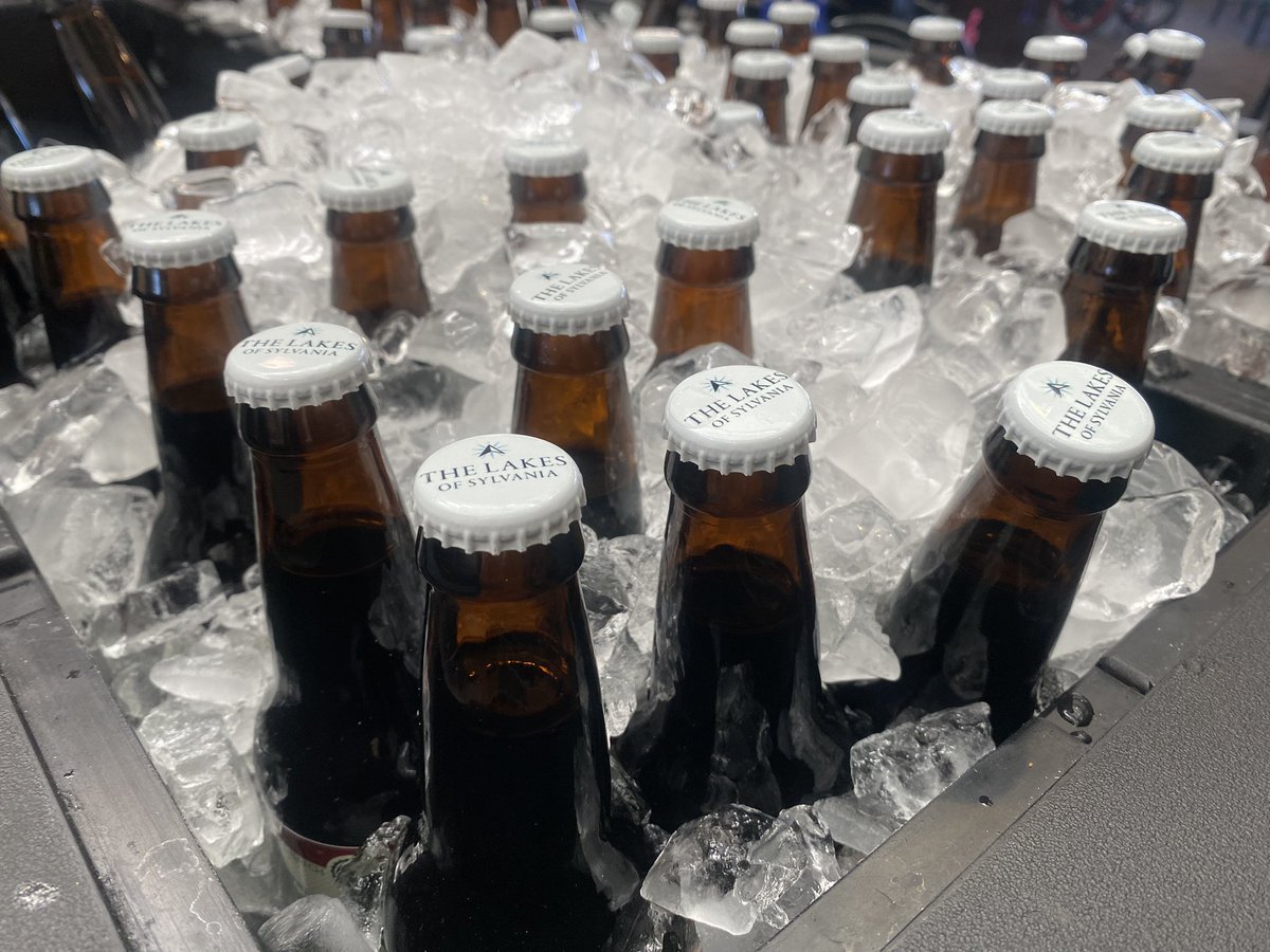 ChefChrisRajner's tweet image. We had a spectacular “Bar Crawl” themed #FamilyNight @LakesOfSylvania We had six stations spread through the campus each with its own themed appetizers and specialty cocktail! @TrilogyLiving #TheTrilogyDifference #CSS #HighFives