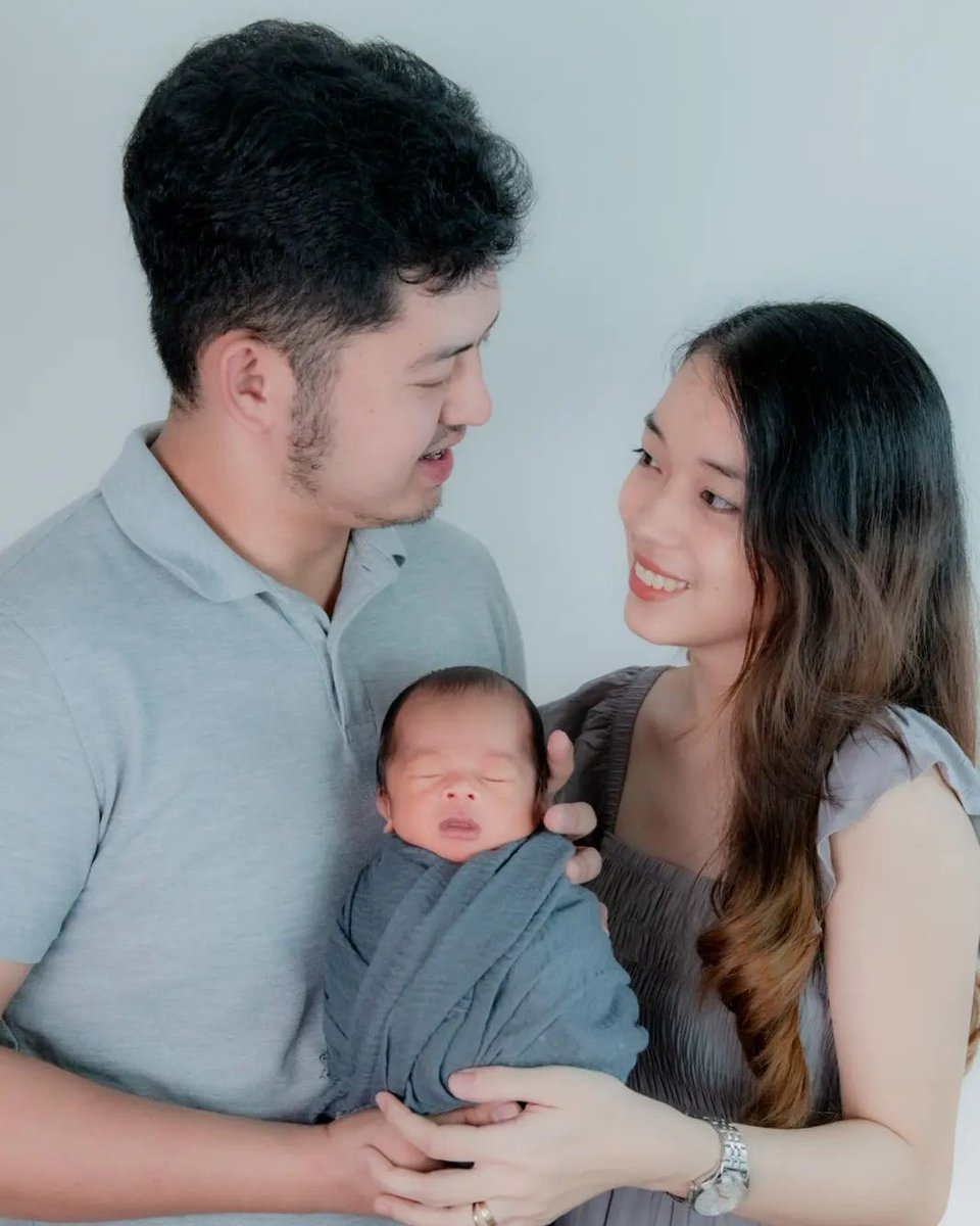 #Repost @piaclairetenorio
piaclairetenorio Cheers to another year, Daddy ❤️ I love you 😘👶 
#MygzMolino