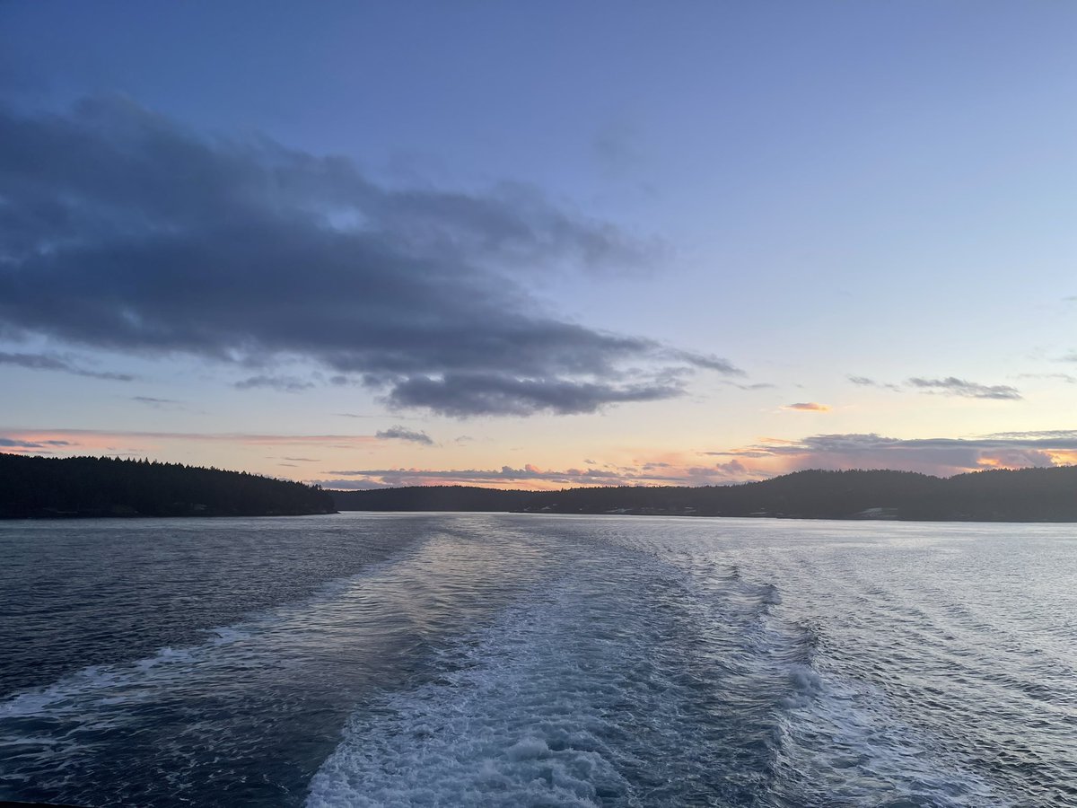 I never get tired of this ferry between Victoria to Vancouver. @BCFerries #gulfislands