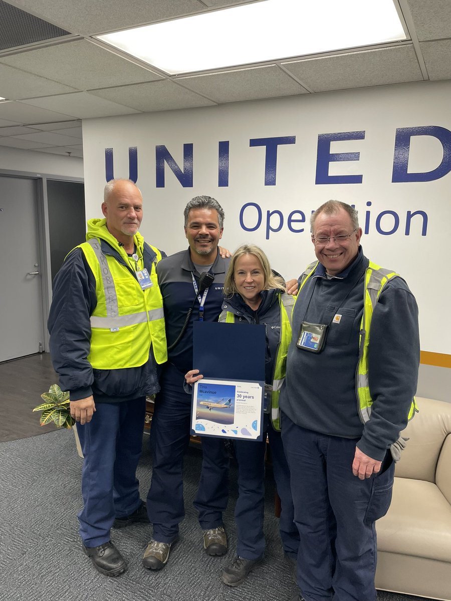 JorgeR21994's tweet photo. Congratulations to Tina on her 35 Year Milestone…Thank you for all you do for CLE Tina! @dtpilot19 @BrianFKennedy @LouFarinaccio https://t.co/G70q3LnF6z