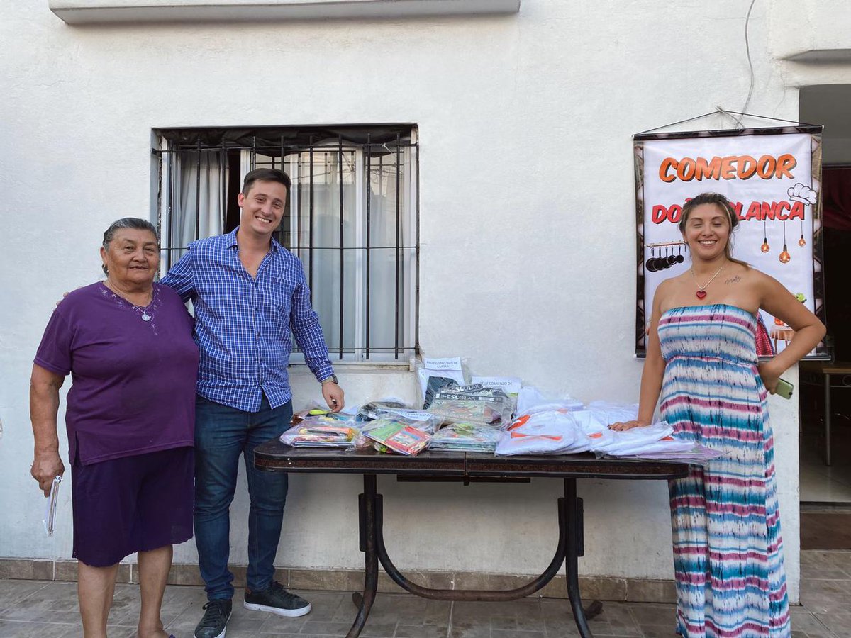 RussoNicolasOk's tweet photo. #VueltaAClases

➡️ Previo al inicio de clases en la Provincia de Buenos Aires, con @MatiasBide entregamos kits escolares y guardapolvos para las niñas y niños de #Lanús, en el Comedor “Doña Blanca” de #MonteChingolo.

🙌 Muchas gracias @Inesrodri77 por recibirnos. https://t.co/CEQDq677mf