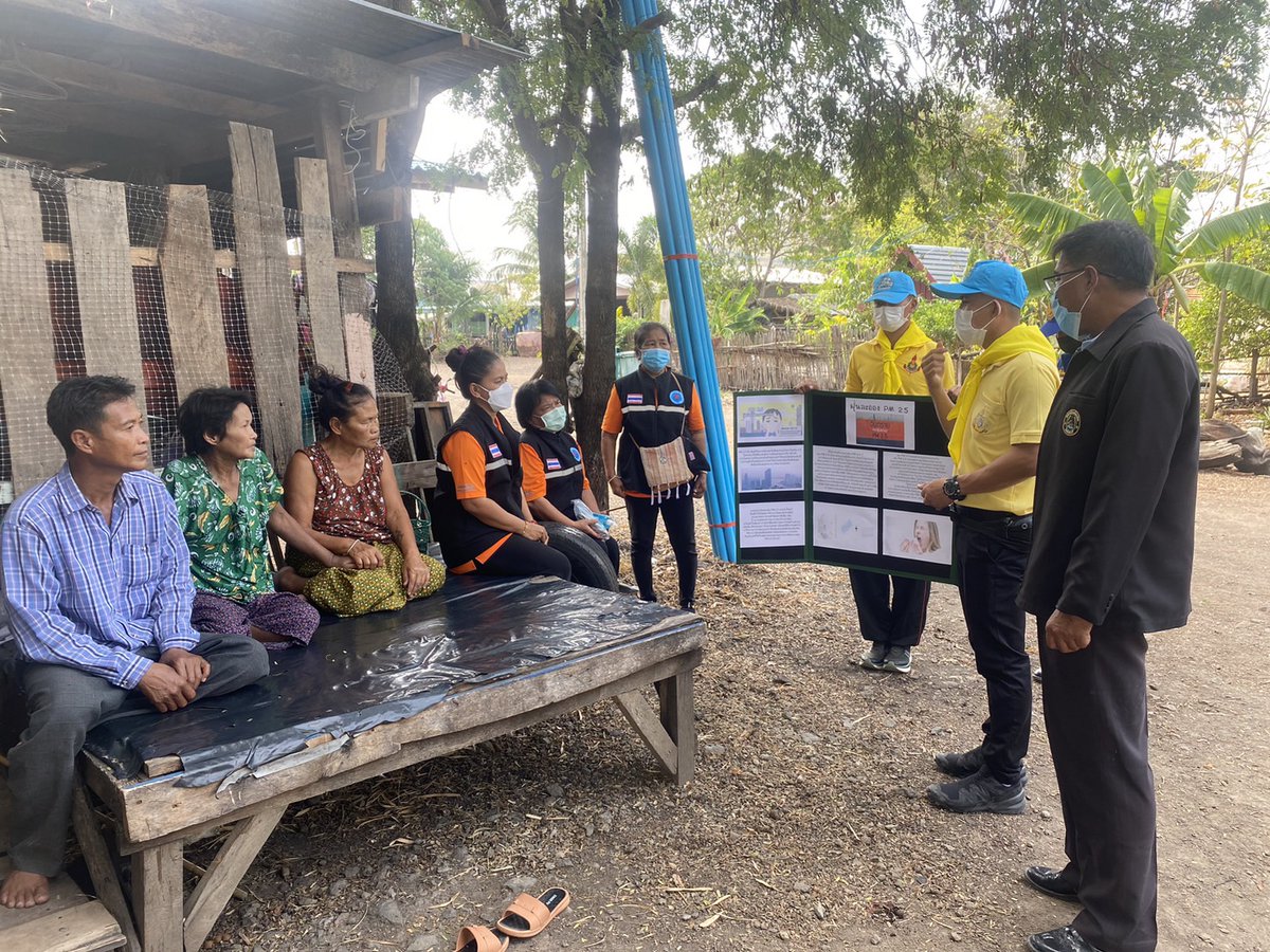 swcom2020's tweet image. รพศ.2 พัน.1 นำจิตอาสา เข้าประชาสัมพันธ์สร้างการรับรู้สถานการณ์ภาวะฝุ่นละออง PM 2.5 และ แจกแผ่นพับความรู้อันตรายของ PM 2.5 อีกทั้ง ได้มอบสิ่งของอุปโภคบริโภค และยาสามัญประจำบ้านให้กับผู้ป่วยติดเตียง เพื่อบรรเทาทุกข์ลดค่าใช้จ่ายในครัวเรือน ณ ต.ยางราก อ.โคกเจริญ จ.ลพบุรี 

#Smart_SOF