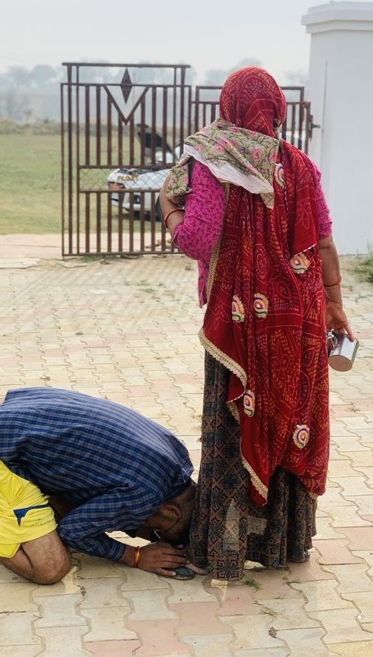 #अध्यापको_के_तबादले_बिना_पॉलिसी_करवाने जी माँग को लेकर आज से “अन्न त्यागने” के पश्चात “माताश्री” से आशीर्वाद लेना चाहा तो #नम_आँखों से जननी ने भावुक मन से अपने #आँखों_से_बहते_मोतीं छुपाते हुए संघर्ष करने का और #आर_पार का तबादला रूपी #युद्ध_फ़तह करने का आशीर्वाद दिया! #LoveYouMom