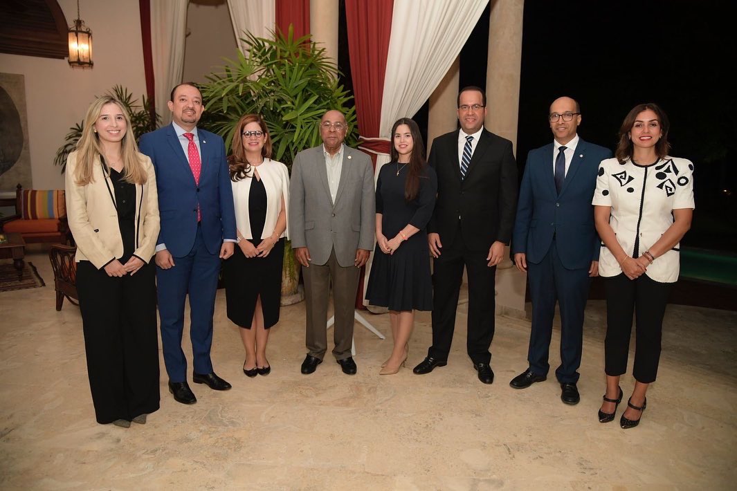 Agradecido con la directiva de la Asociación <a href="/HenriCapitantRD/">Asociacion Henri Capitant RD</a> (en especial a <a href="/betosdq/">Alberto Reyes</a>, <a href="/LauraIlan/">Laura Ilán Guzmán</a>, <a href="/massieldelgado/">Massiel Delgado</a> y <a href="/adrianafc/">Adriana Fernández Campos</a>), por invitarme a ser miembro de tan prestigiosa Asociación. Espero poder colaborar en sus objetivos.