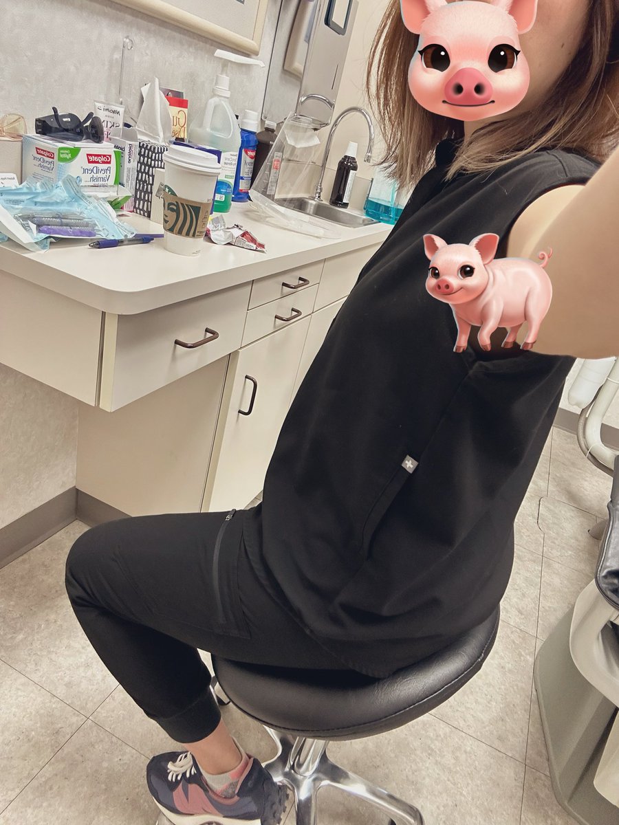 novmbr_nam's tweet image. 姿勢良くなるって新しく買ったサドルイスが届いたのでパチリ。朝一の患者がキャンセルだったのでスケーラー研ぎながらおはこーひー笑 

しかしすごい雨。
ガレージ凍えそう。今日もステッパーとストレッチかなぁ…

#RDH  #saddlechair  #goldenscaler  #wearfigs  #scrubs  #RainyDay