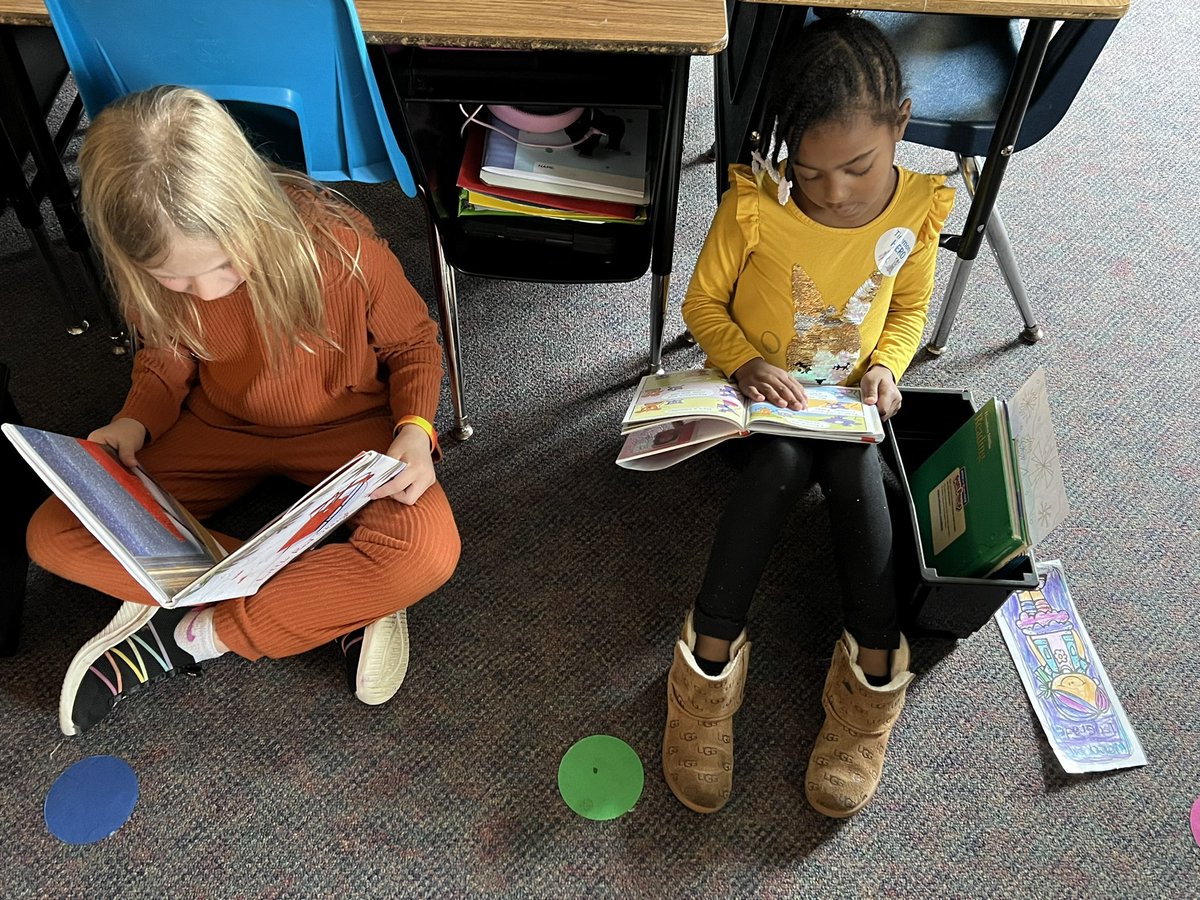 MrsCookeFirst's tweet image. Cozy up with a good book☺️ #RightToReadWeek @KenstonTES #kenstoninspired