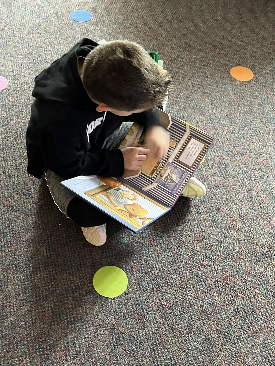 MrsCookeFirst's tweet image. Cozy up with a good book☺️ #RightToReadWeek @KenstonTES #kenstoninspired