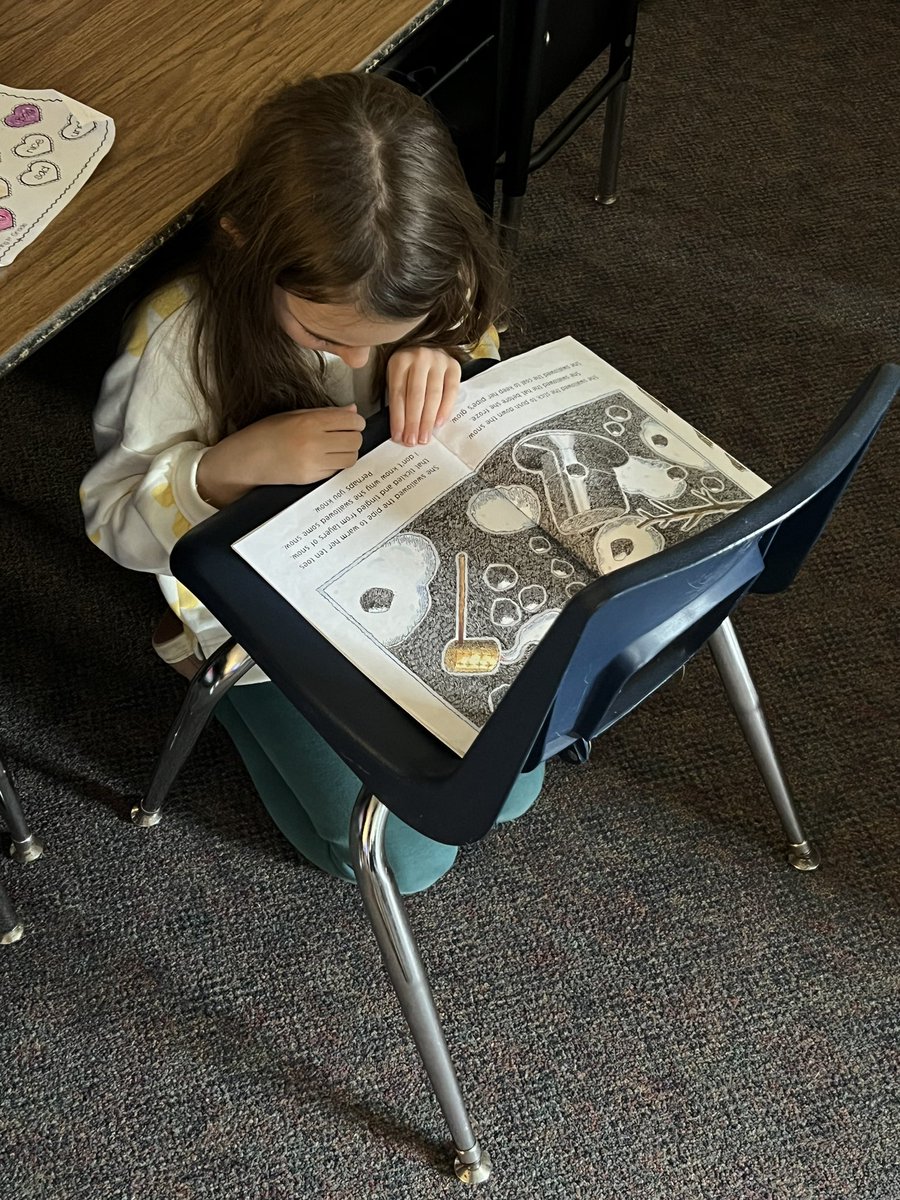 MrsCookeFirst's tweet image. Cozy up with a good book☺️ #RightToReadWeek @KenstonTES #kenstoninspired