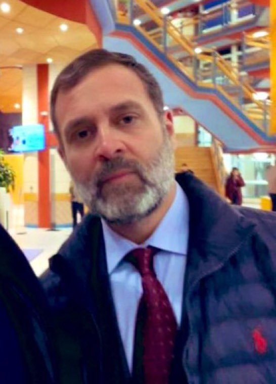 FqGZ20JacAEDvDS?format=jpg&name=900x900