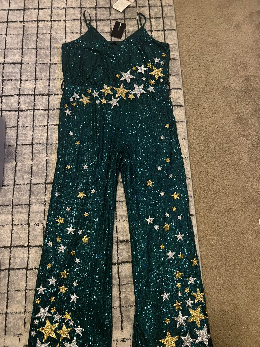 phillyswiftieee's tweet photo. Do we like the stars on top or no? I haven’t glued them yet https://t.co/Tuiv7HLcFo