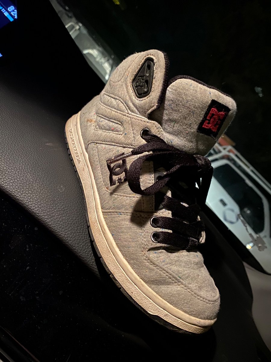 eashleys54's tweet photo. @dcshoes I’ve had these since high school, do you make these anymore?  I want a new pair I love these https://t.co/aq5dJ2RmFX