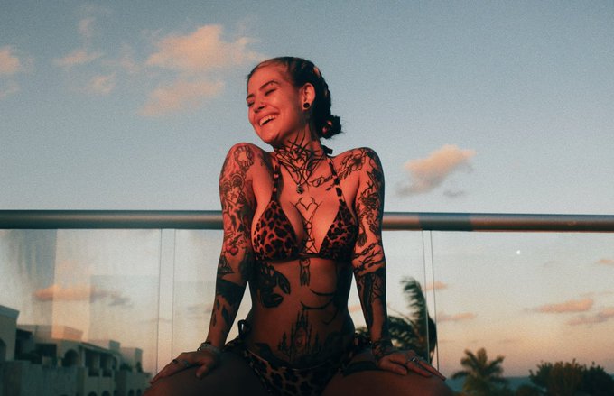 happy 💕 https://t.co/0x3nFf3DjM