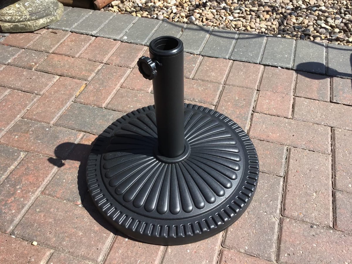 PATIOFRUITEAM's tweet image. Upgrade your outdoor space with our stylish umbrella base!  💪🌞 

Pair it with your table and chair set for a chic look in your garden or patio.  🌺 Shop now and elevate your outdoor experience!  ☀️👨‍🌾👩‍🌾

#UmbrellaBase #OutdoorLiving #PatioEssentials #GardenGoals 🌞💪🌂🌺☀️👨‍🌾👩‍🌾