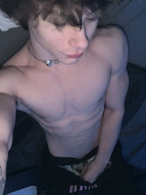 should i pull it out ;) https://t.co/E6TKSteyrQ