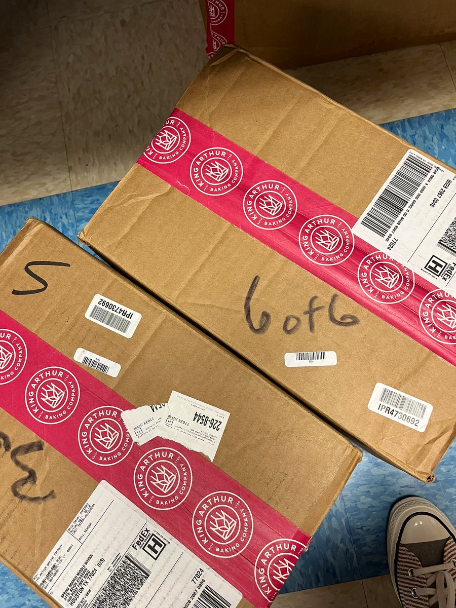 SBMS_FCS's tweet photo. Thank you, @kingarthurflour! We have received bread making class materials including a generous amount of flour and tools for all my students. We will bake and share our 🍞🥖
#BakeforGood #bakeandshare #middleschoolfcs @cte_sbisd @SBISD @SBMSBearPride https://t.co/gTmpQyahdR