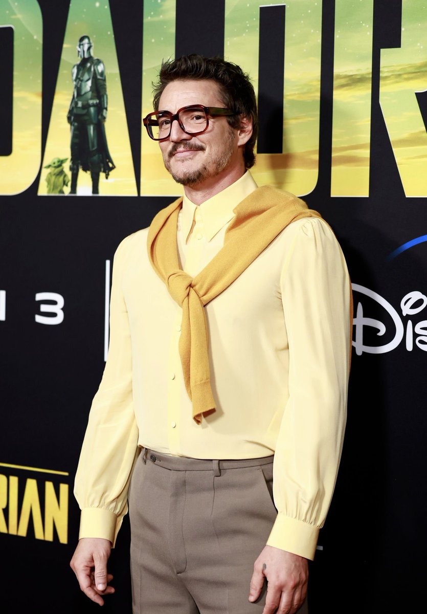 pascalarchive's tweet image. Pedro Pascal at #TheMandalorian  S3 premiere 💛