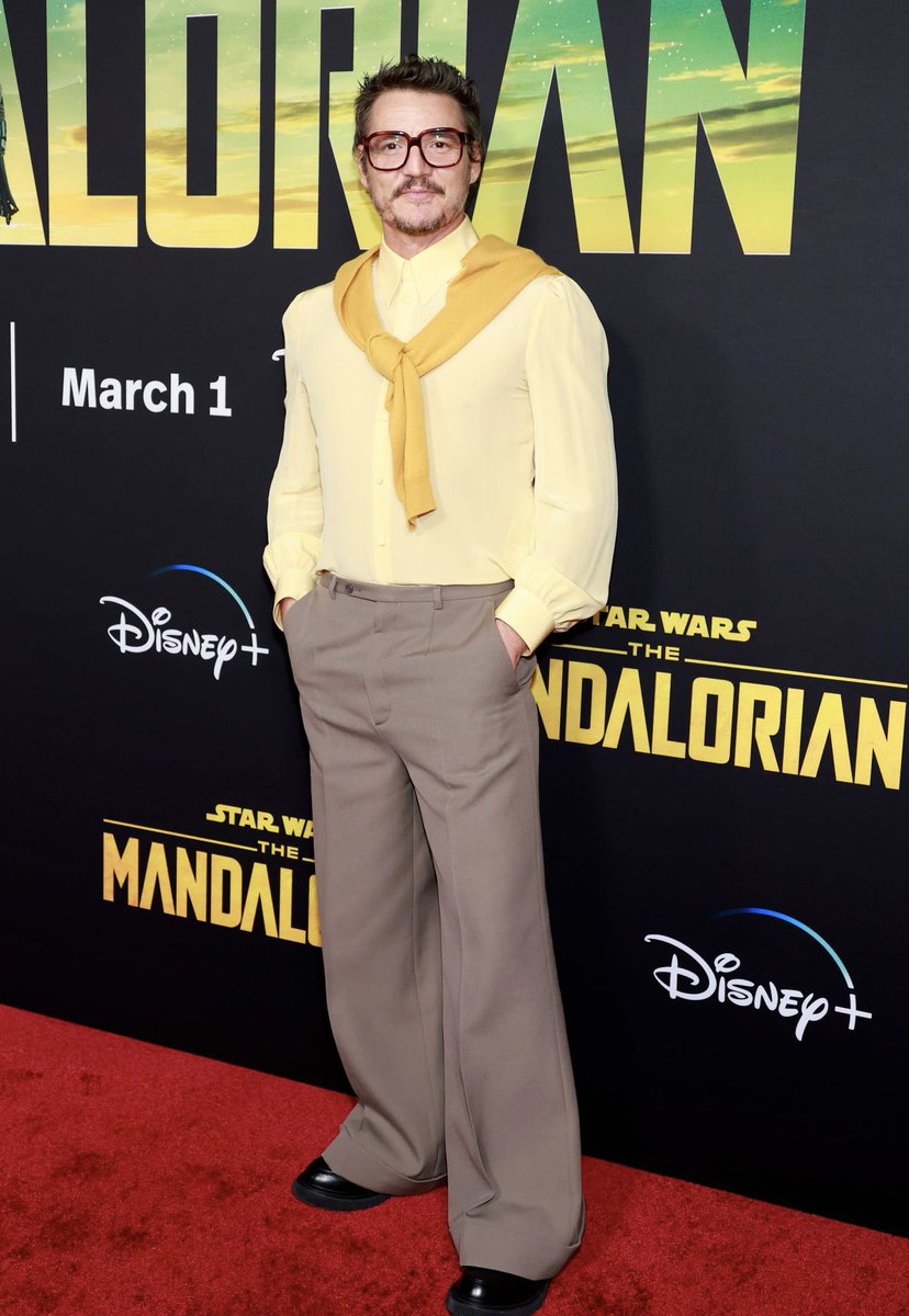 pascalarchive's tweet image. Pedro Pascal at #TheMandalorian  S3 premiere 💛