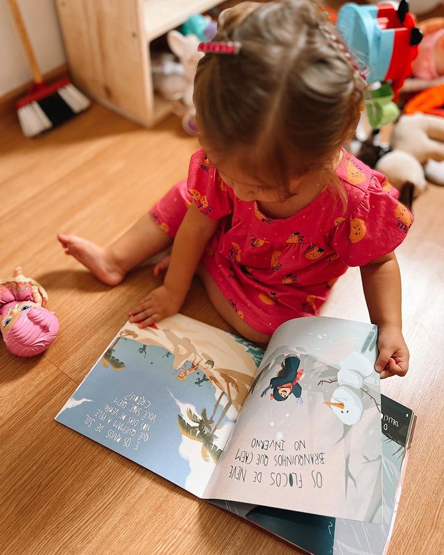 kuttlerLiz's tweet photo. 🌸 Tarde da Leitura da Liz

Hoje foi a tarde com minha mamãe, lendo uns livro e eu também acabei contando umas histórias pra ela muito engraçadas. Sempre nos divertimos a tarde!! ❤️ https://t.co/OHJ2JGU1vs