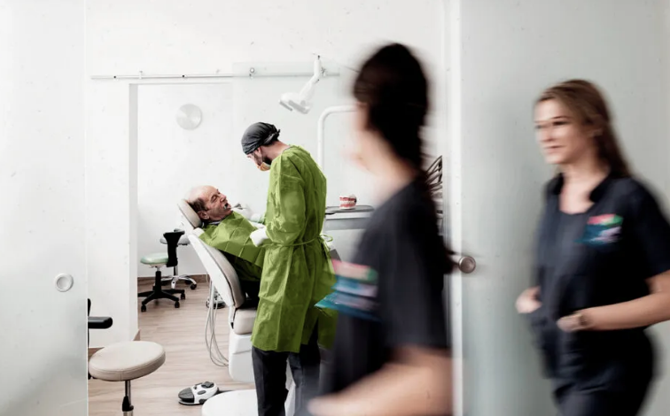 CDMdentist's tweet image. #Dentin #hypersensitivity (DH), more commonly known as #sensitiveteeth, refers to a type of #dentalpain.
How much do you actually know about it?
bit.ly/3DGB1vp