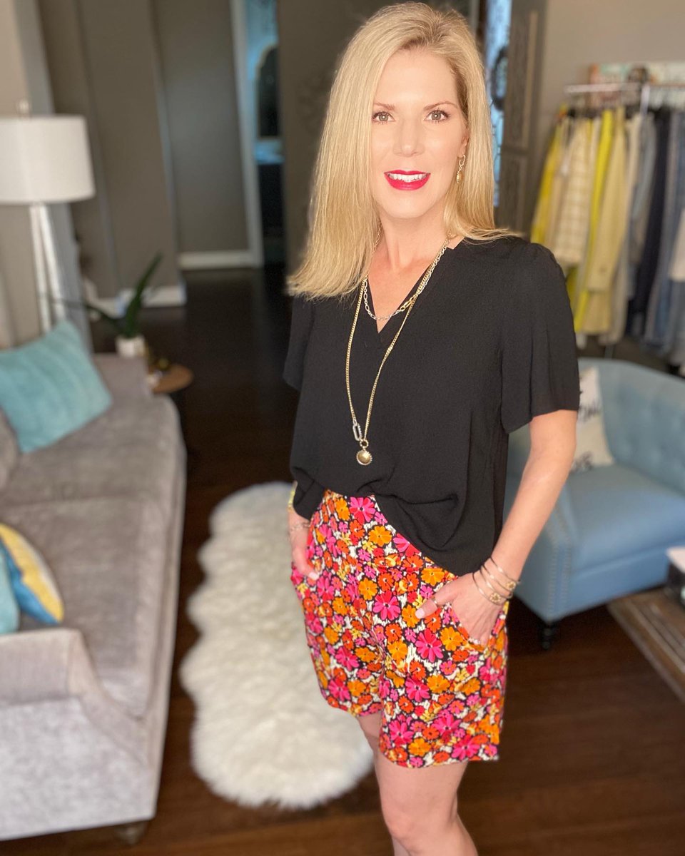 cabiclothing's tweet photo. It's easy to see why we're adding the #cabiStyleBonus to our closet! Pair them together or wear them separately for endless outfit options.
Pick up these perfect-for-spring options while you can: https://t.co/M5bKgr4Aas https://t.co/Y3HunJoVsI