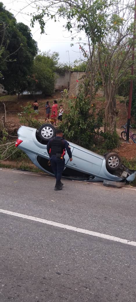 #28Feb
#SNGR/BN
 REDAN CENTRAL 
 ZOEDAN CARABOBO 
JUAN JOSÉ MORA

🚨#Temprano Volcamiento de vehículo con persona ilesa

<a href="/DGNBEnLinea/">DGNB</a> <a href="/CentralReedan/">REDAN Central de Bomberos y Bomberas</a> <a href="/Perez_Ampueda/">G/B Carlos Perez Ampueda</a> <a href="/BJuanGonzalez/">juancgonzalez</a> <a href="/zoedancarabobo/">Zoedan Carabobo</a> <a href="/DGGEPMIR/">VGRPC-DGGEPMIR</a> <a href="/VGRPC_/">VGRPC</a>  <a href="/Alirio10sanchez/">Alirio Sánchez</a> 

#LasSancionesDestruye
#NoAlColonialismoJurídico