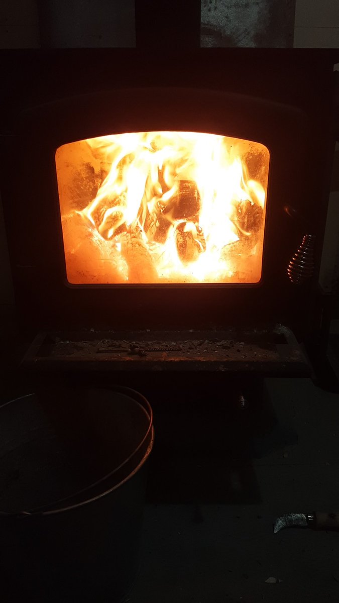 DaDfnoodle's tweet photo. Gotta love ❤ a fireplace 🔥🔥 https://t.co/Ho1Z6EDinq