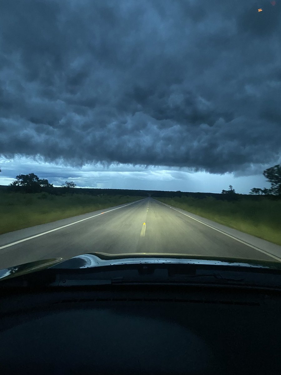AlineRanielleL's tweet photo. Eu amo pegar estrada, melhor ainda se for sozinha, melhor seria se o tempo estivesse limpo, mas aí eu não teria essa foto. https://t.co/zMWa8vSwhq