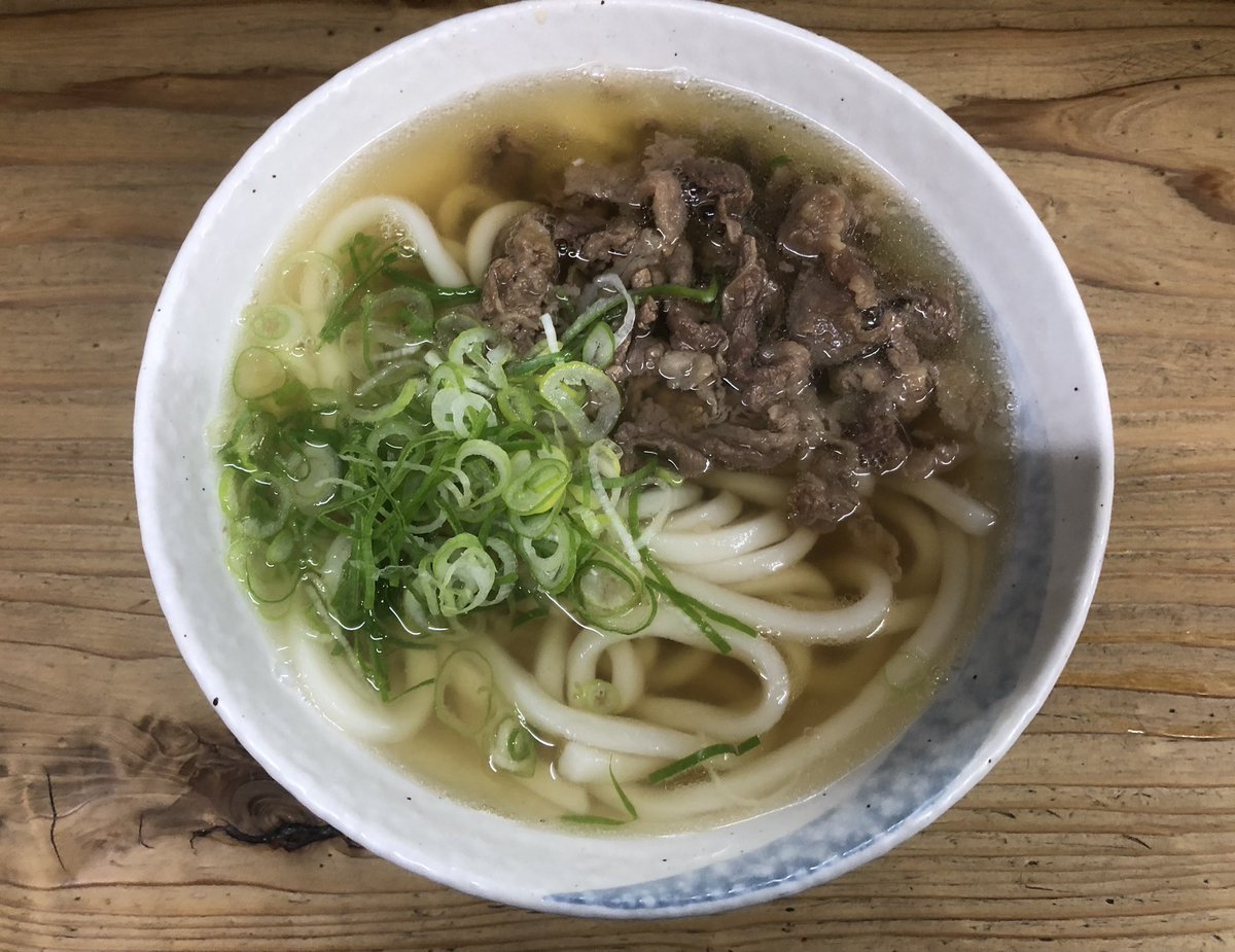 【弥太郎】中央区渡辺通の「弥太郎うどん」で「肉うどん」を頂きました。かなり久々に締めのうどんを食べましたが、満足しました。２４時間営業ってすごいですね。