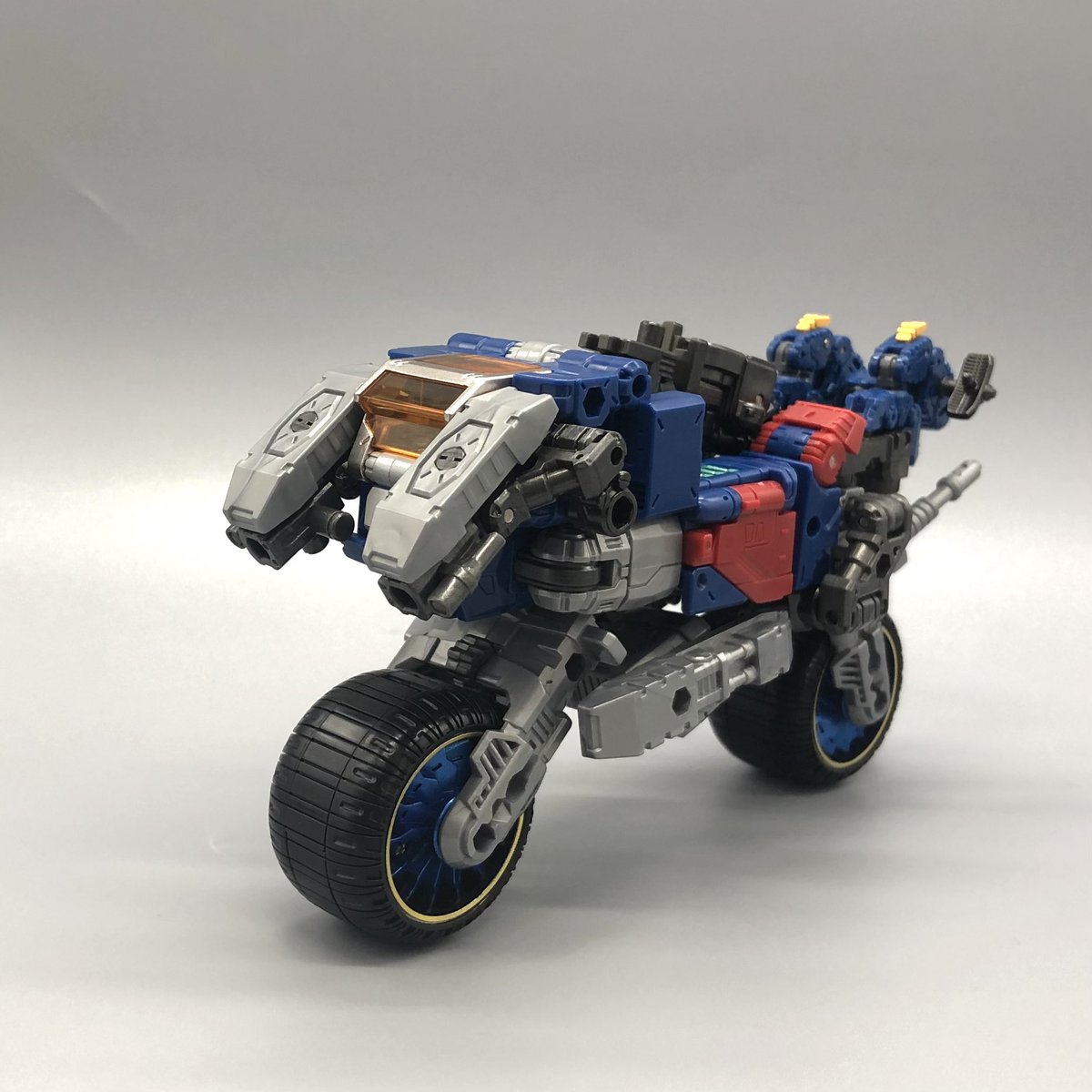 P2NPA7jsAtoB6Uq's tweet photo. #ダイアクロン　
ダイアガード01 バイクモード

平たいカウルのレースバイクイメージです(^^) https://t.co/yIPEntqkm2