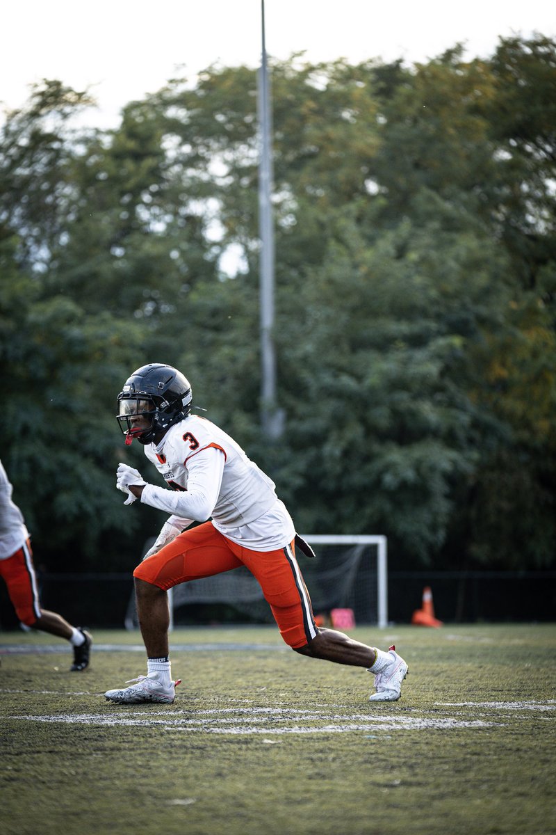 6’3| 190lbs| 4.1 gpa| 16tds| 1k+ yards| check me out! hudl.com/v/2JD90h