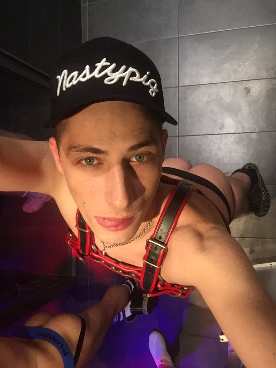 FabienShop's tweet photo. 🚨🔞 https://t.co/0Va8ZCGxWN                        @FabienShop VOTRE SEX SHOP AU MEILLEUR PRIX ! + de 5000 références ! https://t.co/0Va8ZCGxWN  🔥🔥🔥LIKE, RT, FOLLOW, TAG UN AMI et je t’envoi en MP un code pour avoir un maxi poppers JUNGLE JUICE gratos !!! https://t.co/J84DOJYDoT