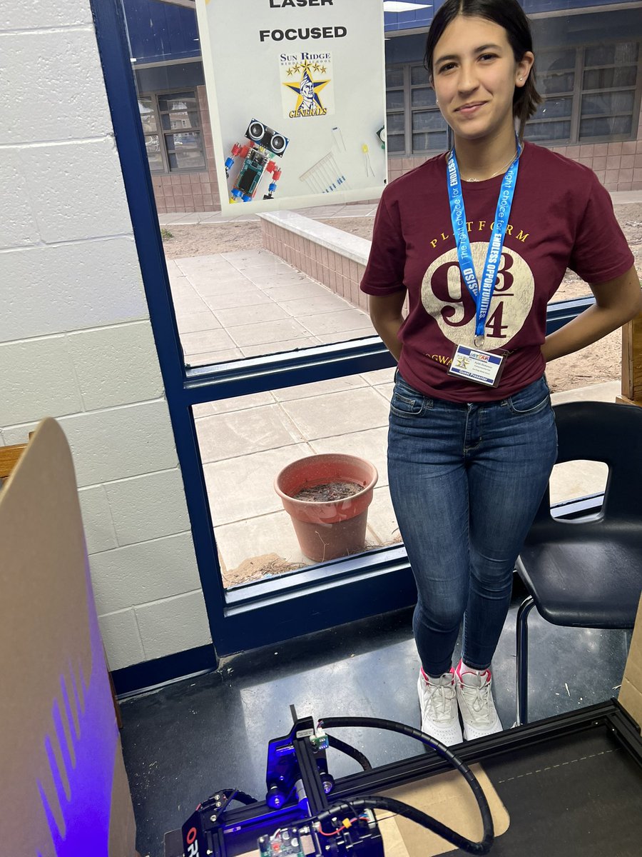 YAcuna_TECH's tweet photo. From Pancake Designs to Laser Focus Designs that’s what you will find @Escontrias_ES  STEAM night! @SRidge_MS student ambassadors showcasing their tech skills to our Escontrias community! #TeamSISD #SteamAllAboard #STEAMRocks https://t.co/QOFS2NXsdu