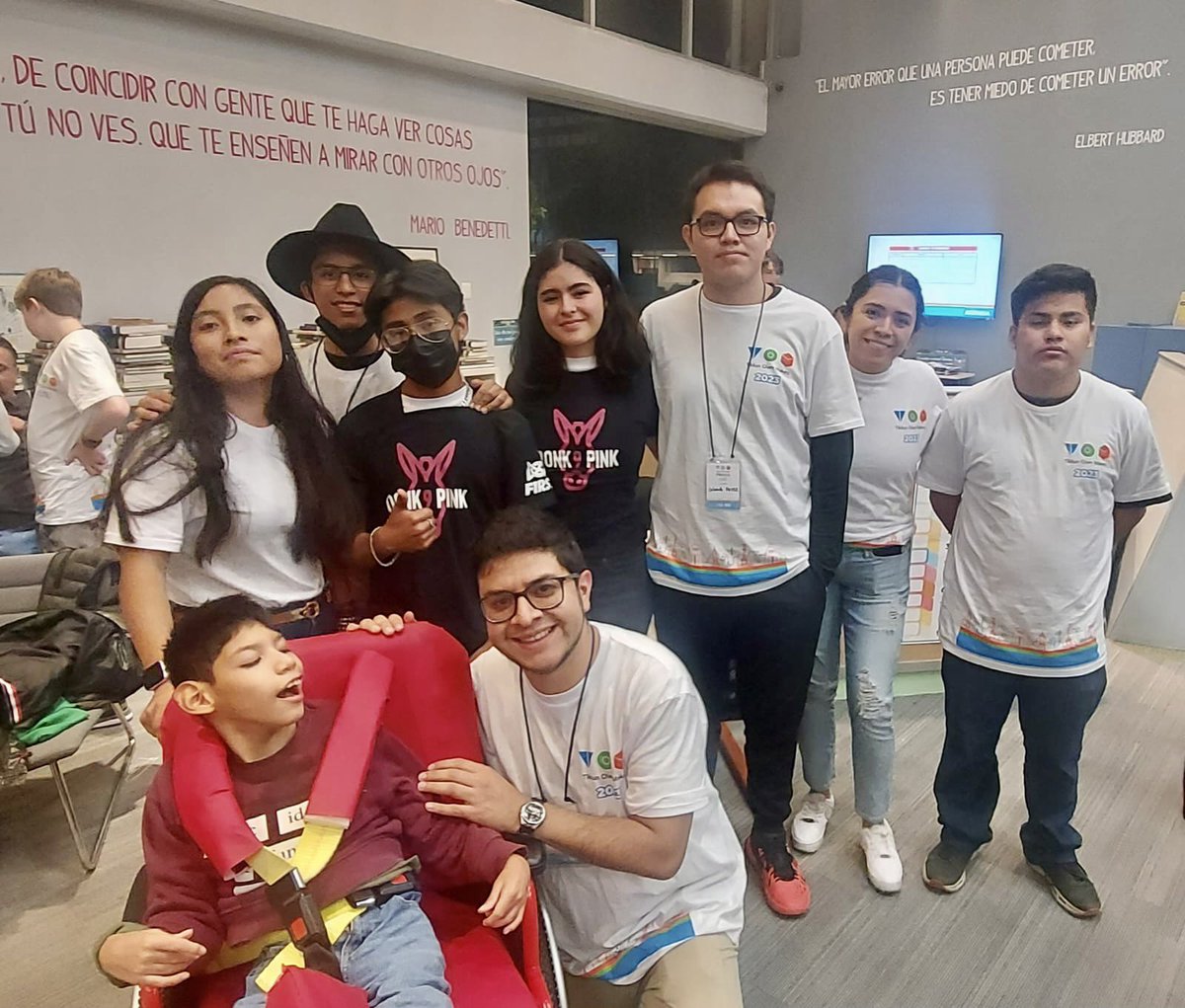ArturoReyesS_'s tweet photo. Felicito a las y los #politécnicos del @_cecyt9 que pusieron en alto el nombre de nuestro @IPN_MX en el #Makeathon2023. Con mucho talento y creatividad adaptaron un asiento que ayuda a mejorar la postura de Ramsés, un niño de 11 años que tiene parálisis cerebral. https://t.co/USFFFoBysf